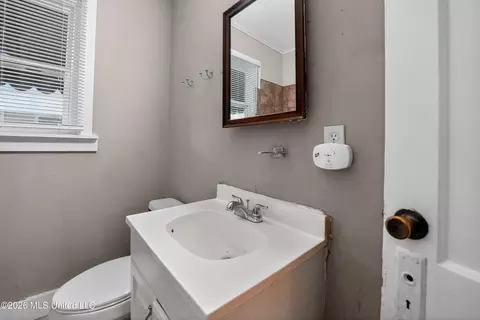 Bath - 3021 Downing St, Jackson, MS 39216 photo 2 of 3