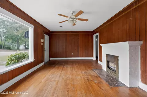 Living - 3021 Downing St, Jackson, MS 39216 photo 3 of 7
