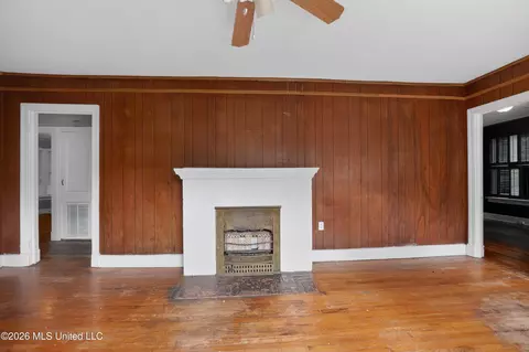 Living - 3021 Downing St, Jackson, MS 39216 photo 5 of 7