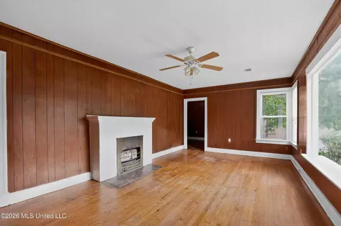 Living - 3021 Downing St, Jackson, MS 39216 photo 6 of 7