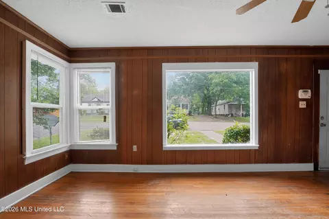 Living - 3021 Downing St, Jackson, MS 39216 photo 2 of 7