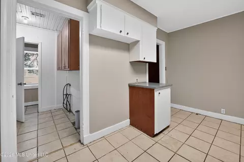 Entry Way - 3021 Downing St, Jackson, MS 39216 photo 2 of 2