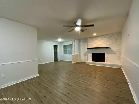 613 Upper Darby Rd, Jackson, MS 39212 photo 2