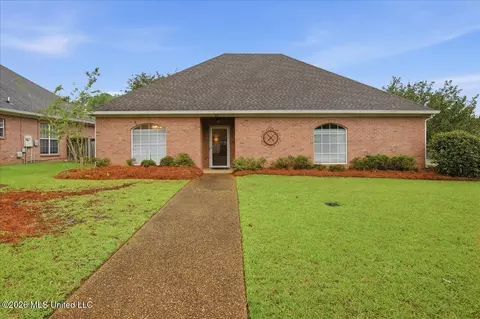 23 Spring Lake Cir, Pearl, MS 39208