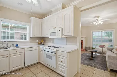 Kitchen - 23 Spring Lake Cir, Pearl, MS 39208 photo 3 of 3