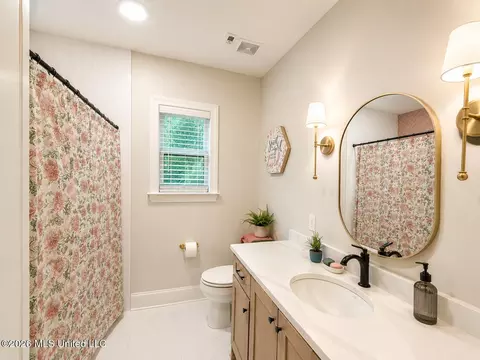Bath - 1724 Slocum Rd, Hernando, MS 38632 photo 1 of 4
