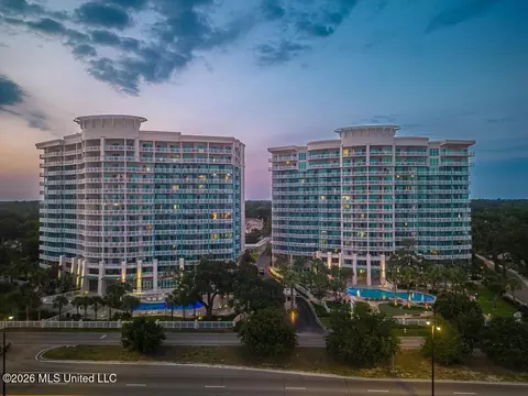 2230 Beach Dr #702, Gulfport, MS 39507