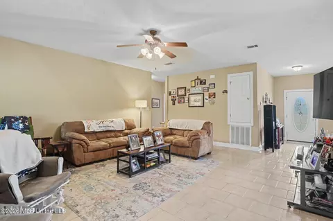 Entry Way - 25 Apache Dr, Picayune, MS 39466 photo 1 of 1