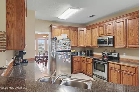 Kitchen - 25 Apache Dr, Picayune, MS 39466 photo 3 of 3
