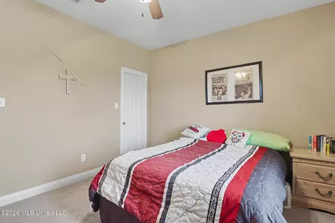 Bedroom - 25 Apache Dr, Picayune, MS 39466 photo 3 of 6