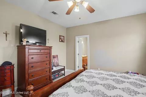 Bedroom - 25 Apache Dr, Picayune, MS 39466 photo 2 of 6