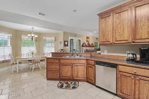 Kitchen - 25 Apache Dr, Picayune, MS 39466 photo 2 of 3