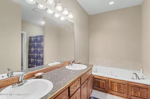 Bath - 25 Apache Dr, Picayune, MS 39466 photo 2 of 4