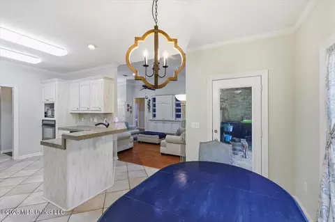 Dining - 140 Spindlewood Dr, Madison, MS 39110 photo 2 of 4