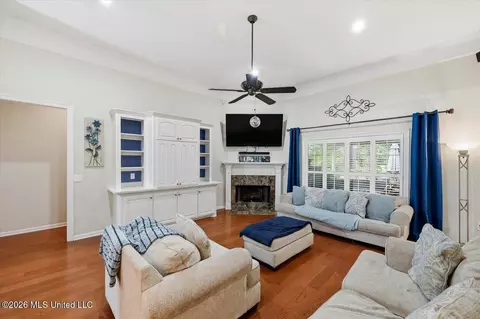 Living - 140 Spindlewood Dr, Madison, MS 39110 photo 1 of 1
