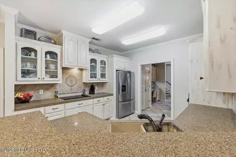 Kitchen - 140 Spindlewood Dr, Madison, MS 39110 photo 1 of 4