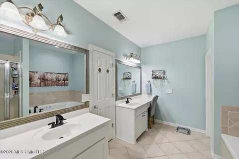 Bath - 140 Spindlewood Dr, Madison, MS 39110 photo 1 of 6