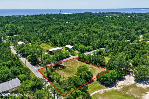 436 Mcclung St, Pass Christian, MS 39571