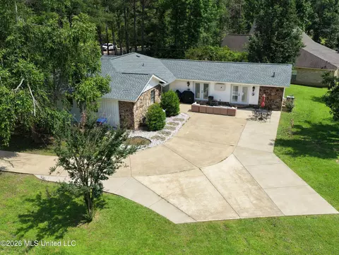 415 Woodland Rd, Batesville, MS 38606