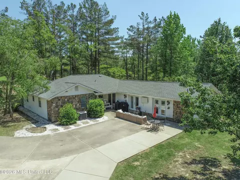 415 Woodland Rd, Batesville, MS 38606