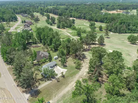 415 Woodland Rd, Batesville, MS 38606