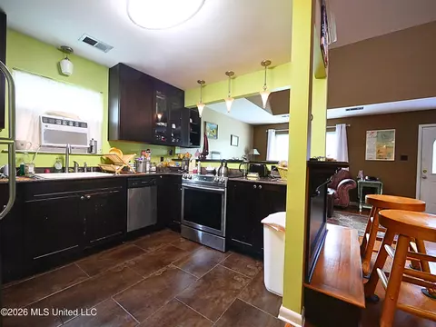 Kitchen - 6837 Hilo St, Diamondhead, MS 39525 photo 4 of 4
