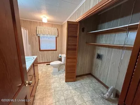 Bath - 3100 River Ridge Rd, Summit, MS 39666 photo 1 of 5