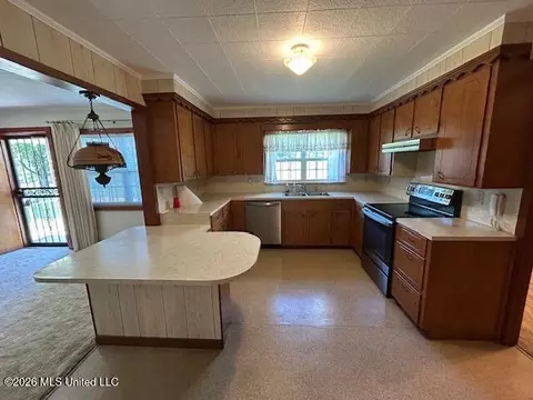 Kitchen - 3100 River Ridge Rd, Summit, MS 39666 photo 3 of 4