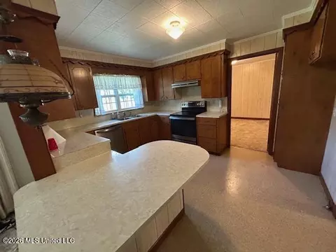 Kitchen - 3100 River Ridge Rd, Summit, MS 39666 photo 2 of 4