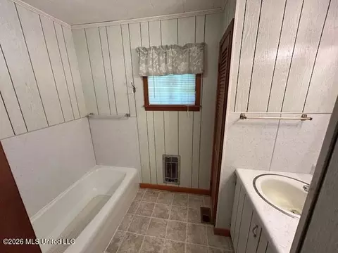 Bath - 3100 River Ridge Rd, Summit, MS 39666 photo 4 of 5