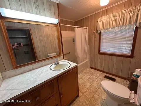 Bath - 3100 River Ridge Rd, Summit, MS 39666 photo 2 of 5