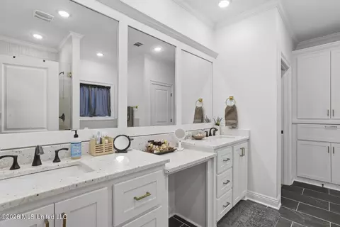 Bath - 111 Colebrooke Cv, Florence, MS 39073 photo 1 of 5
