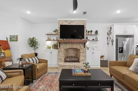 Living - 111 Colebrooke Cv, Florence, MS 39073 photo 1 of 4