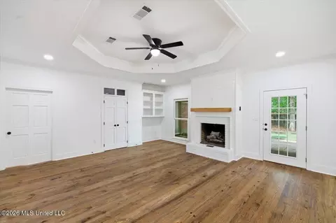 Living - 427 Autumn Oak Dr, Madison, MS 39110 photo 2 of 3