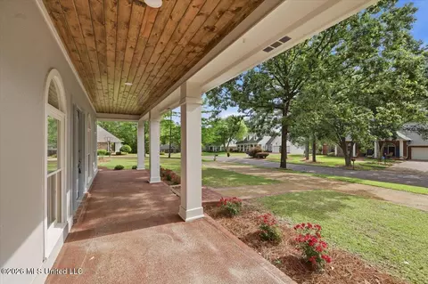 Exterior - 427 Autumn Oak Dr, Madison, MS 39110 photo 2 of 12