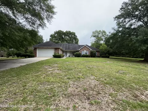 82 N Hill Dr, Carriere, MS 39426