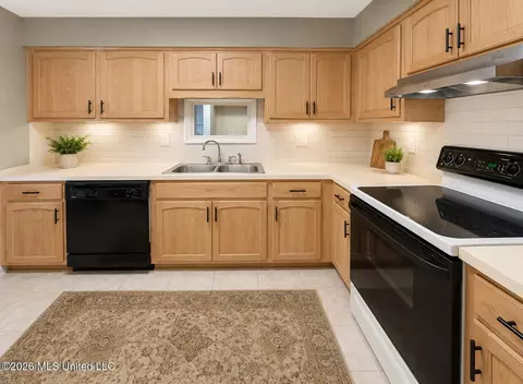 Kitchen - 2 Chloe Ct, Long Beach, MS 39560 photo 4 of 5