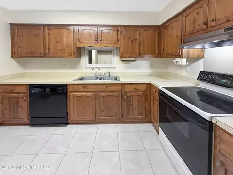 Kitchen - 2 Chloe Ct, Long Beach, MS 39560 photo 3 of 5