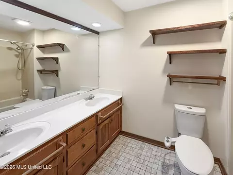Bath - 2 Chloe Ct, Long Beach, MS 39560 photo 2 of 5