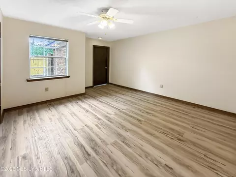Living - 2 Chloe Ct, Long Beach, MS 39560 photo 6 of 6