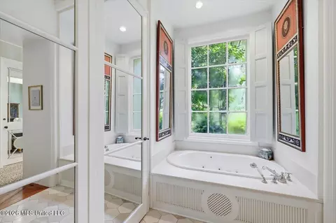 Bath - 2135 Eastover Dr, Jackson, MS 39211 photo 3 of 4