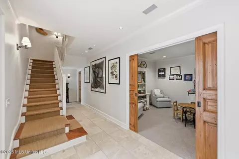 Entry Way - 2135 Eastover Dr, Jackson, MS 39211 photo 3 of 4