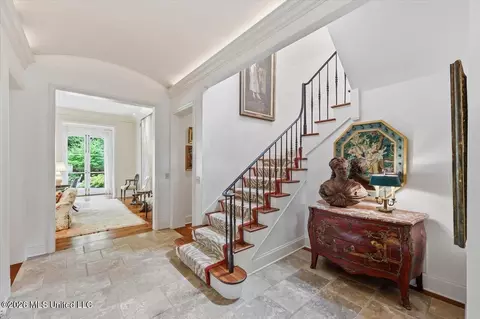 Entry Way - 2135 Eastover Dr, Jackson, MS 39211 photo 2 of 4