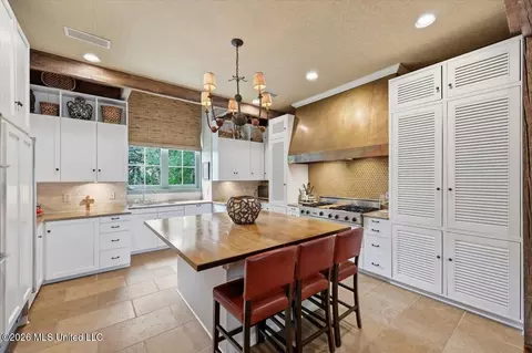 Kitchen - 2135 Eastover Dr, Jackson, MS 39211 photo 1 of 4
