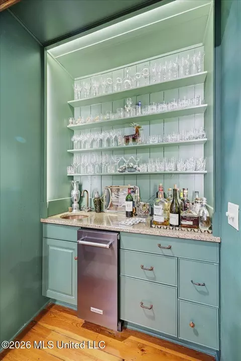 Kitchen - 2135 Eastover Dr, Jackson, MS 39211 photo 4 of 4