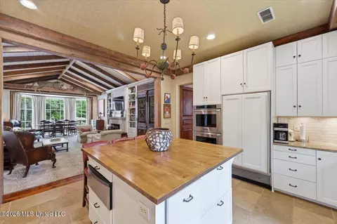 Kitchen - 2135 Eastover Dr, Jackson, MS 39211 photo 3 of 4