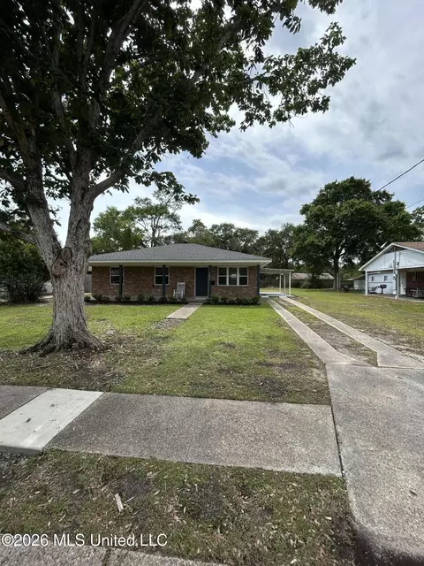 1004 Wilson Dr, Gulfport, MS 39507