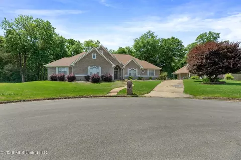 2022 Hummingbird Ln, Tupelo, MS 38801