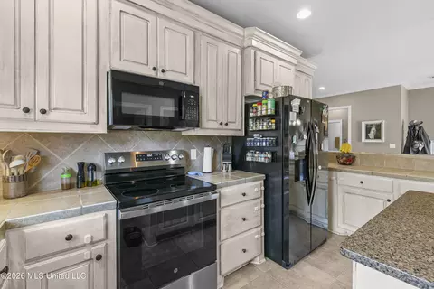 Kitchen - 137 Creekside Dr, Canton, MS 39046 photo 3 of 3