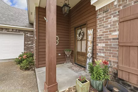 Exterior - 137 Creekside Dr, Canton, MS 39046 photo 7 of 13